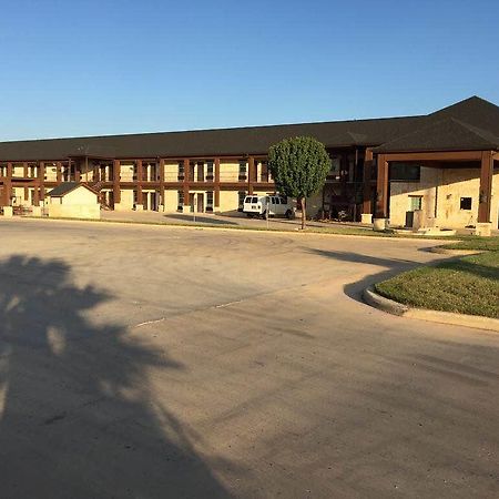 Pearsall Inn And Suites Exterior photo