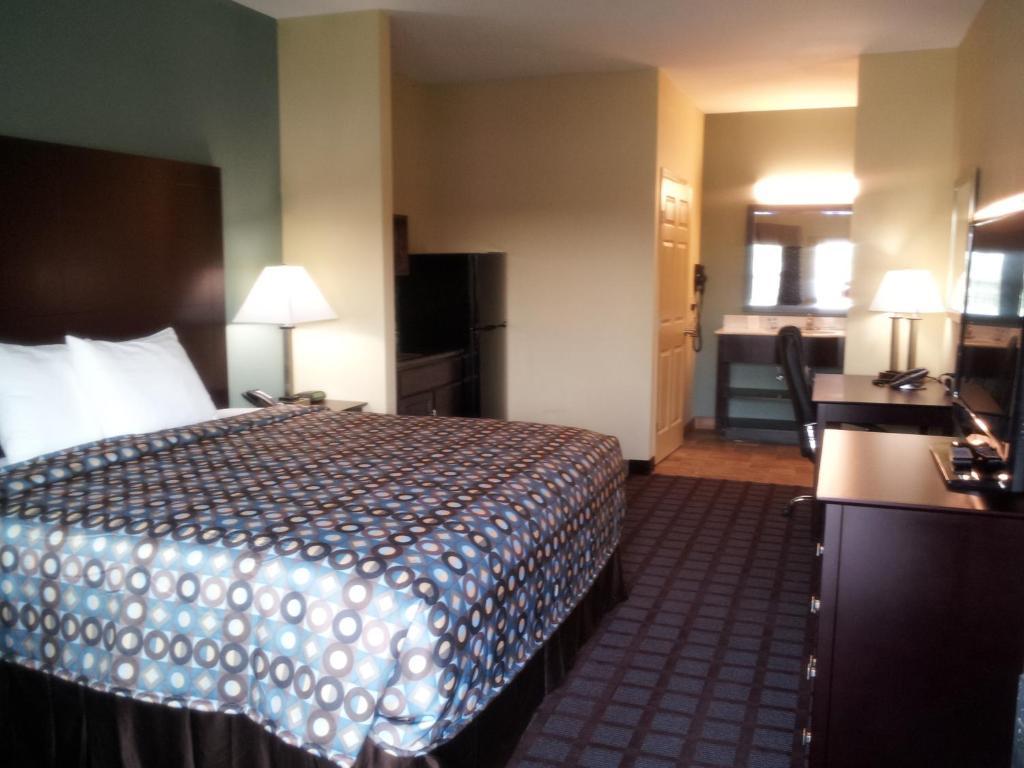 Pearsall Inn And Suites Room photo