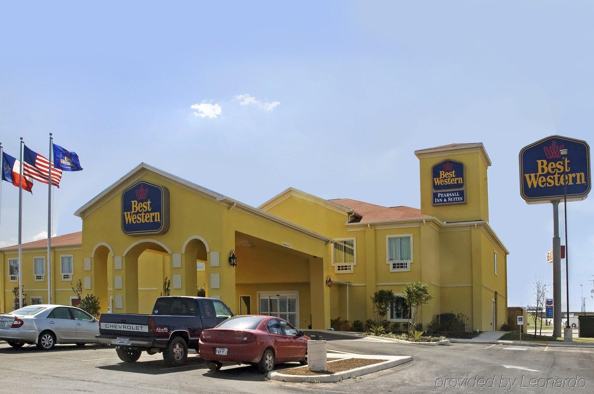 Pearsall Inn And Suites Exterior photo