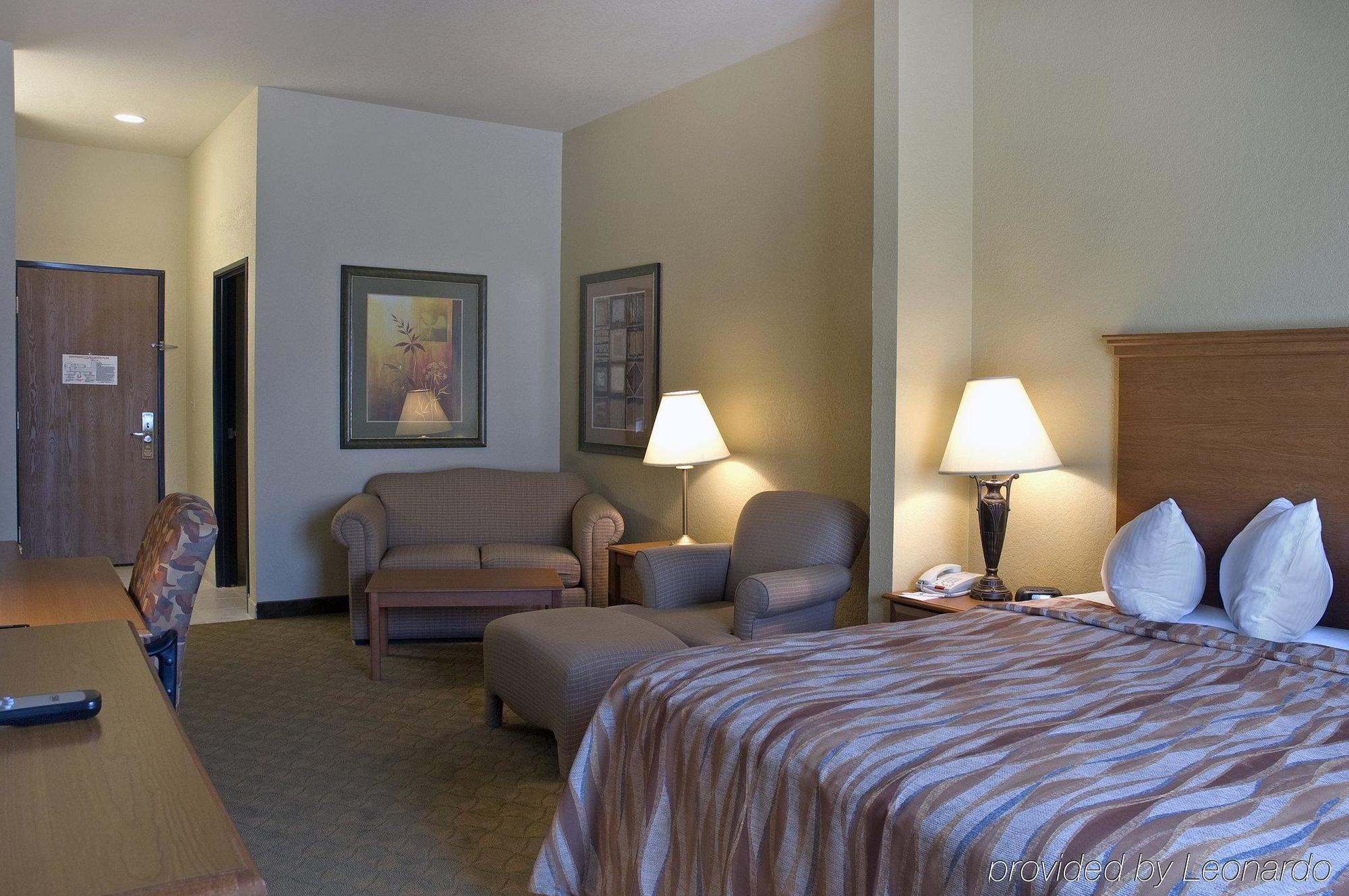 Pearsall Inn And Suites Room photo